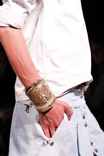 Look 28